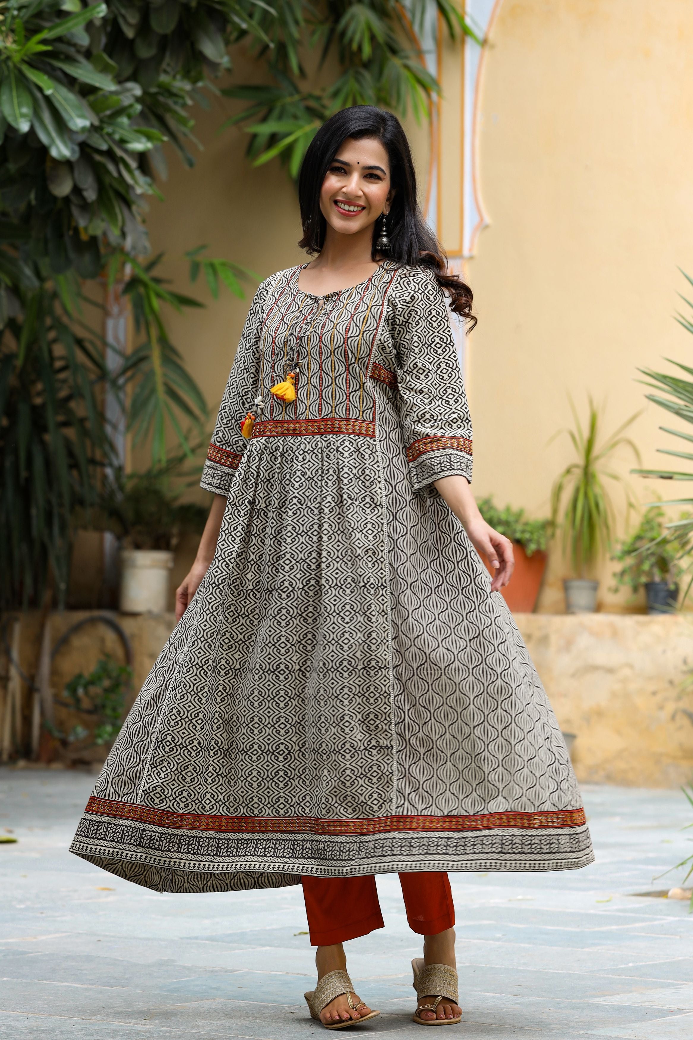 Buy Jaipur Kurti White & Green Cotton Floral Print Kurti Pant Set for Women  Online @ Tata CLiQ