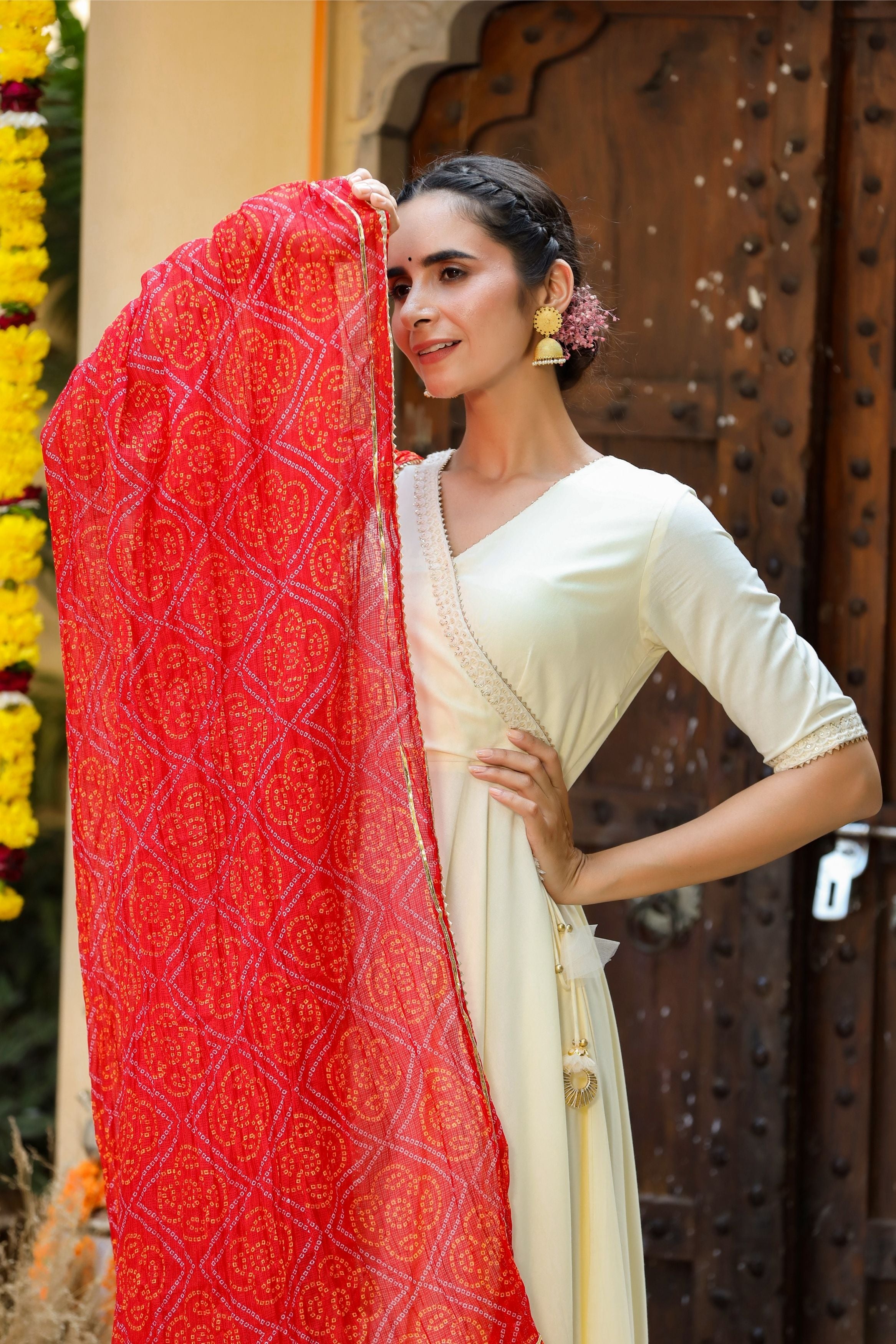 Off white suit 2024 with red dupatta