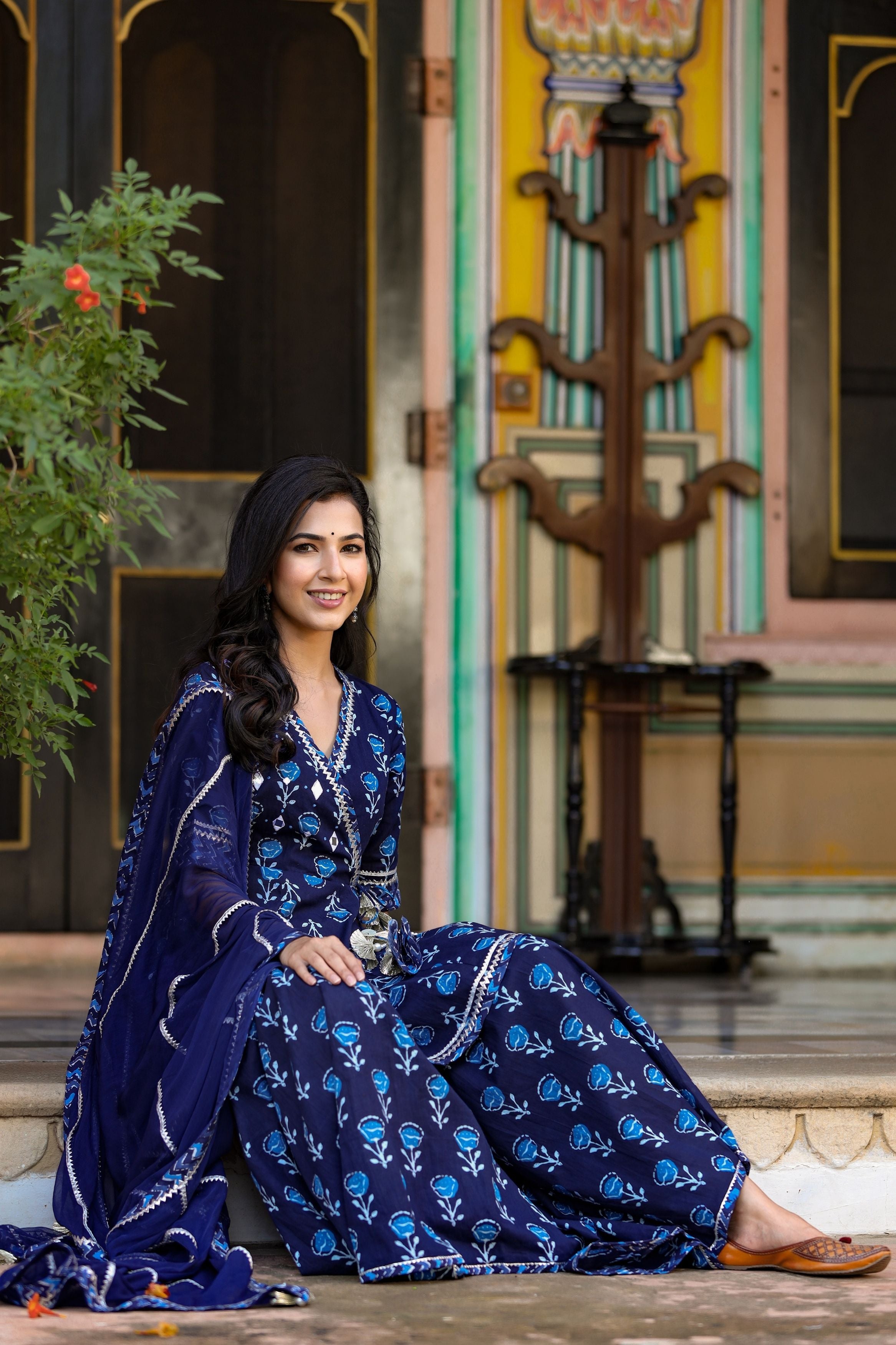 Elegant Poses with Sharara Suit.💥 . . . . . . #photoshoot #photography  #photoposing #womenphotograph #viralvideo #viralreelsfb #photo |  Photography Tips For Women's | Photography Tips For Women's · Original  audio | Facebook